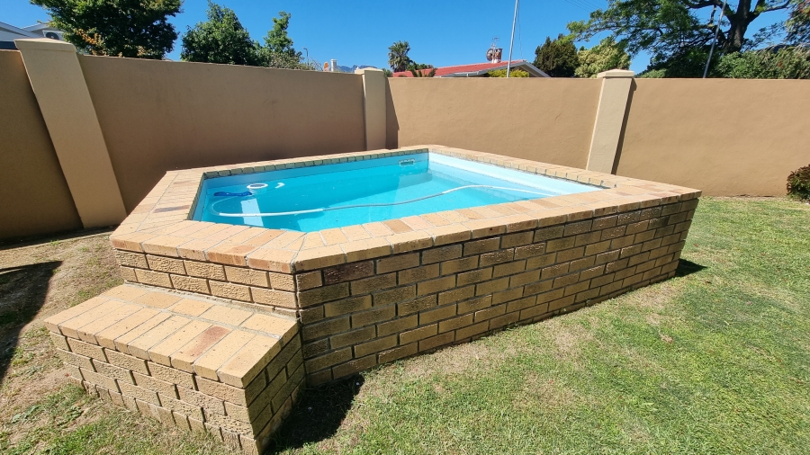 6 Bedroom Property for Sale in Lochnerhof Western Cape